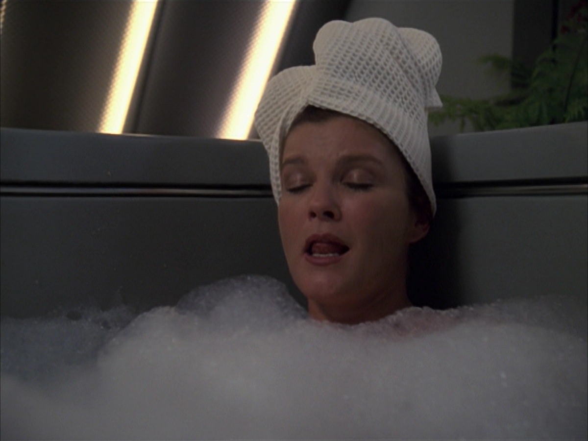 extant_StarTrek_VOY_7x19-Q2_1142.jpg