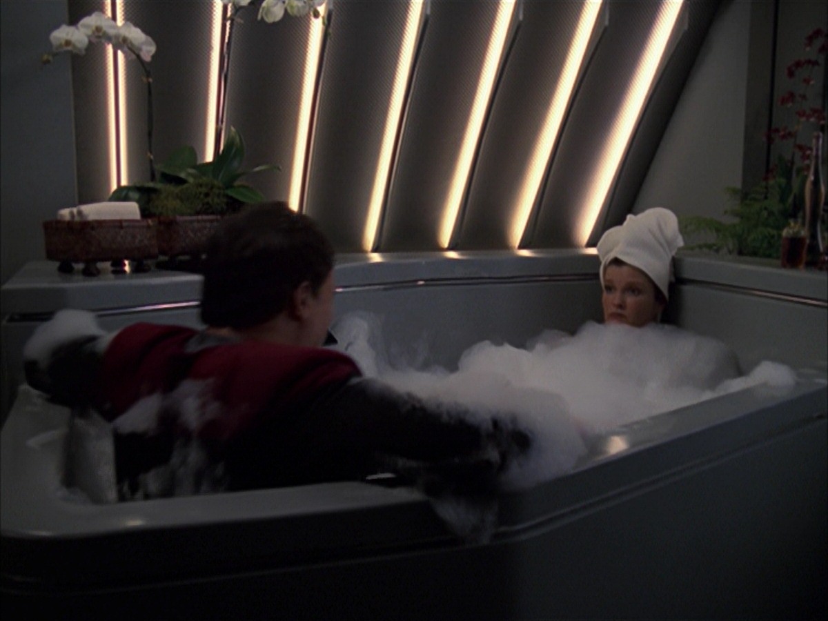 extant_StarTrek_VOY_7x19-Q2_1206.jpg
