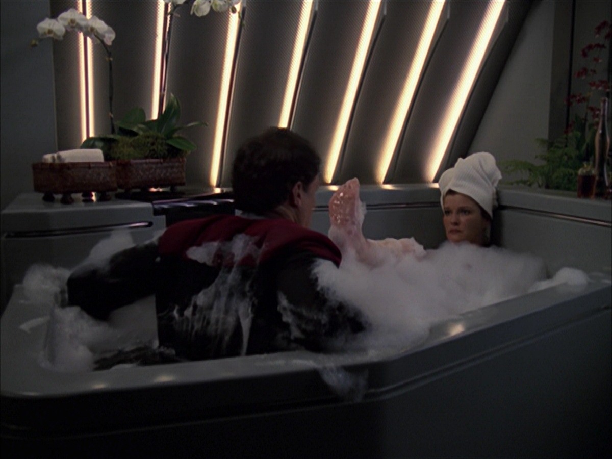 extant_StarTrek_VOY_7x19-Q2_1207.jpg