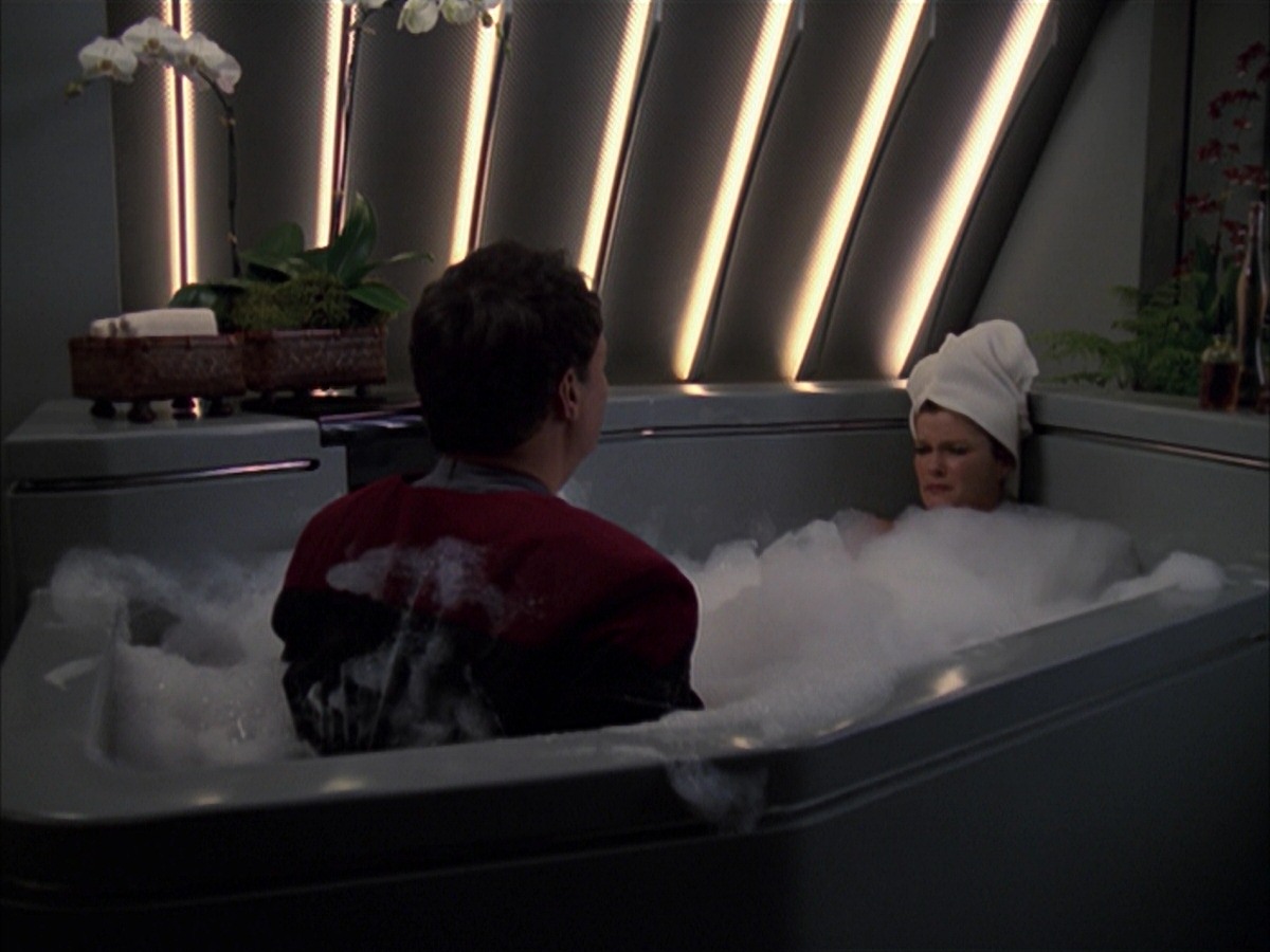 extant_StarTrek_VOY_7x19-Q2_1212.jpg