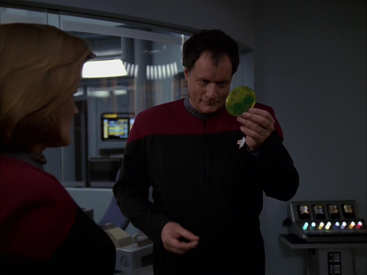 extant_StarTrek_VOY_7x19-Q2_1216.jpg