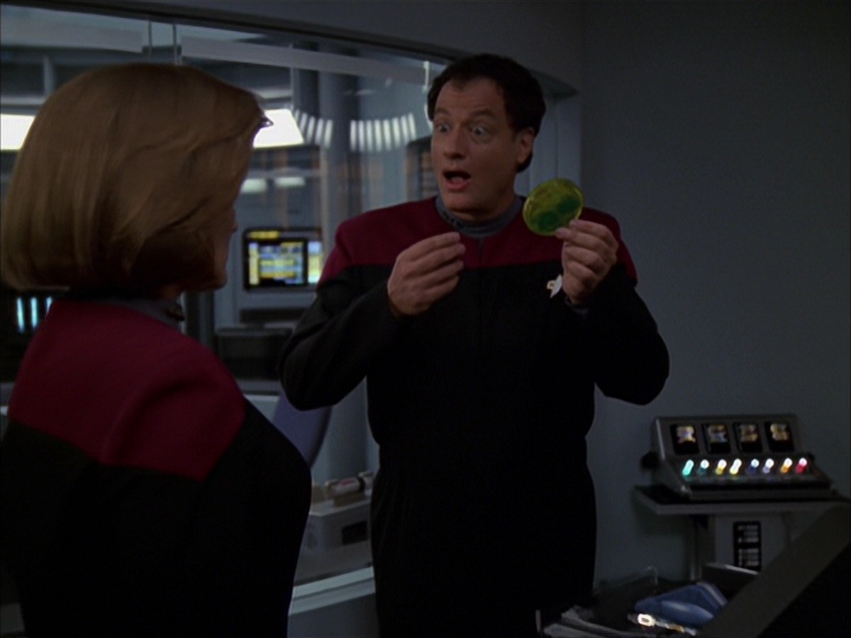 extant_StarTrek_VOY_7x19-Q2_1217.jpg