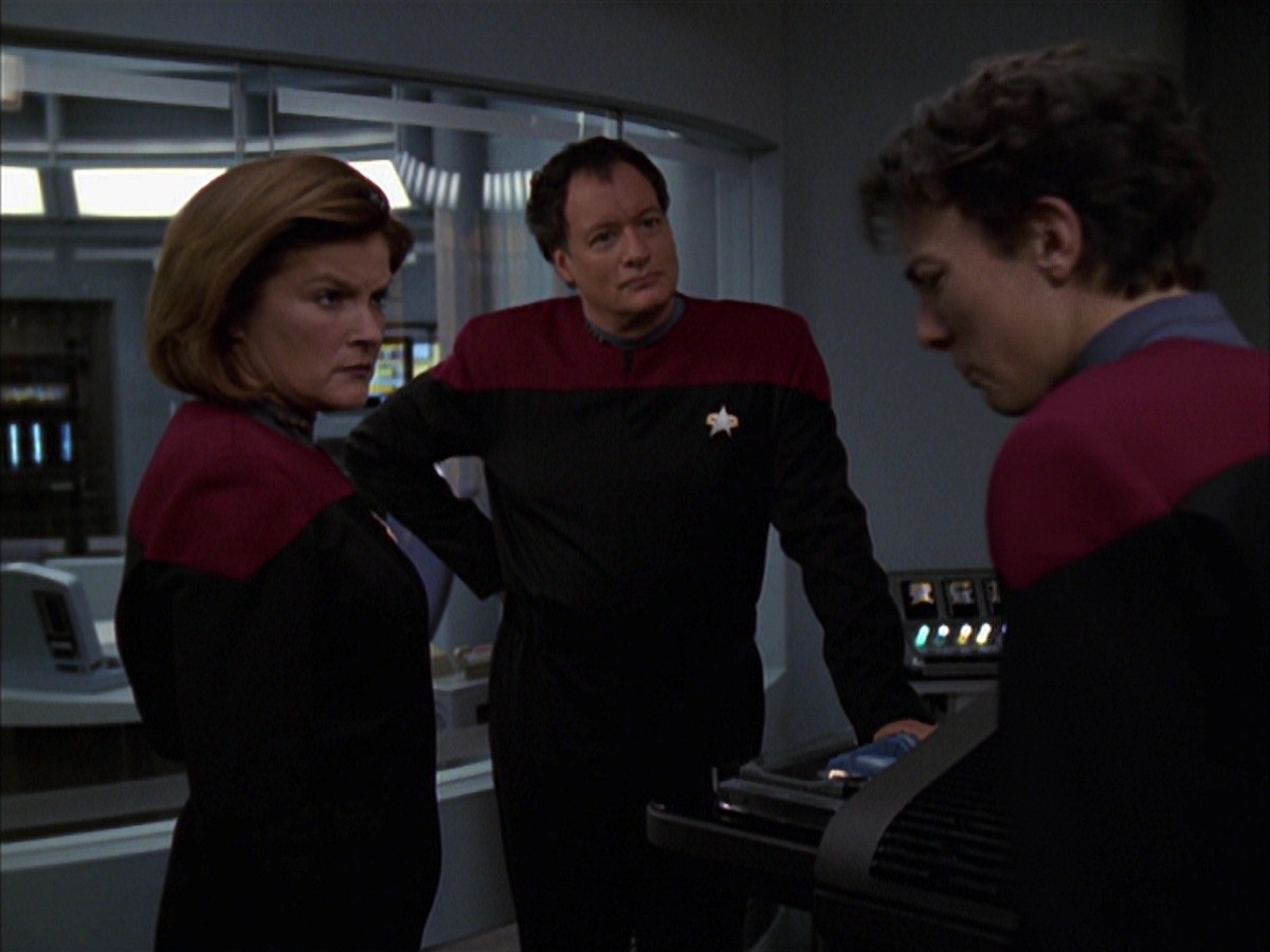 extant_StarTrek_VOY_7x19-Q2_1240.jpg