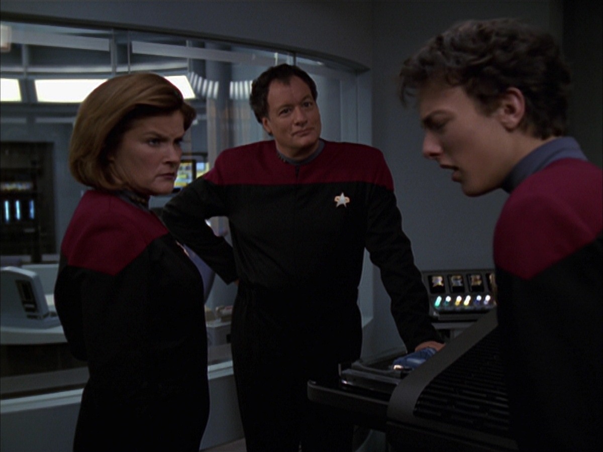 extant_StarTrek_VOY_7x19-Q2_1241.jpg