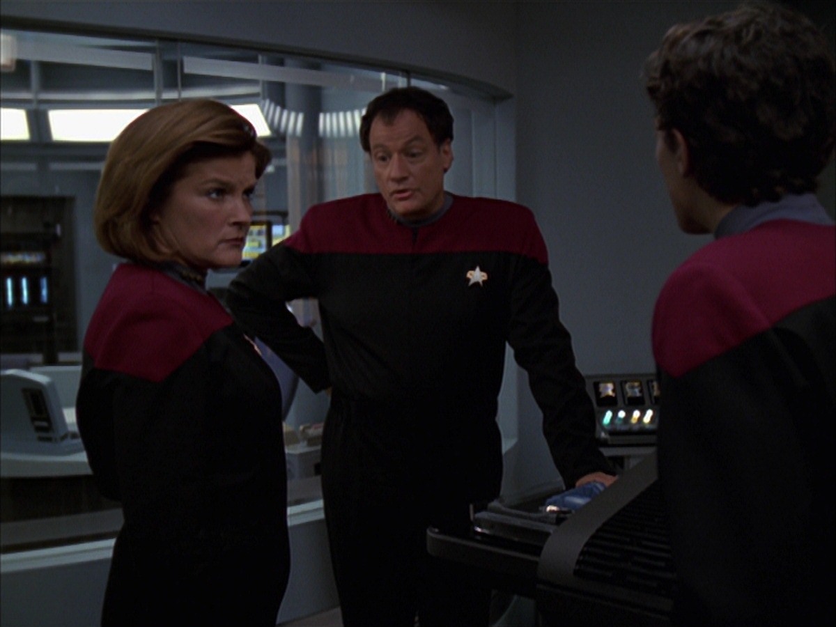 extant_StarTrek_VOY_7x19-Q2_1244.jpg