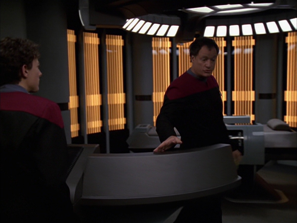 extant_StarTrek_VOY_7x19-Q2_1257.jpg