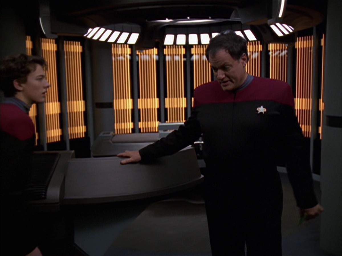 extant_StarTrek_VOY_7x19-Q2_1260.jpg