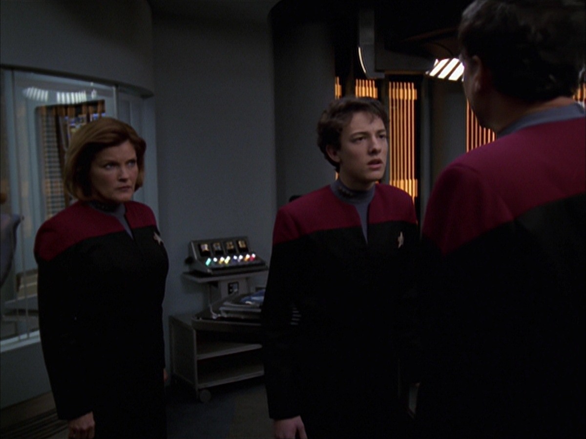 extant_StarTrek_VOY_7x19-Q2_1266.jpg