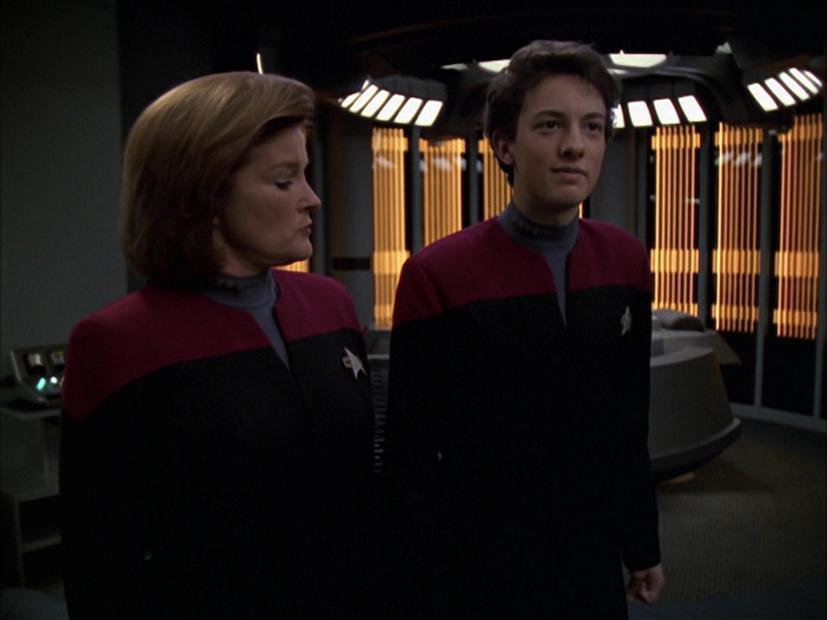 extant_StarTrek_VOY_7x19-Q2_1286.jpg
