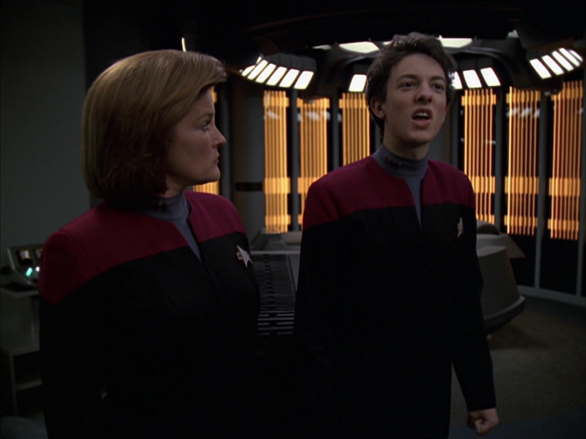 extant_StarTrek_VOY_7x19-Q2_1287.jpg