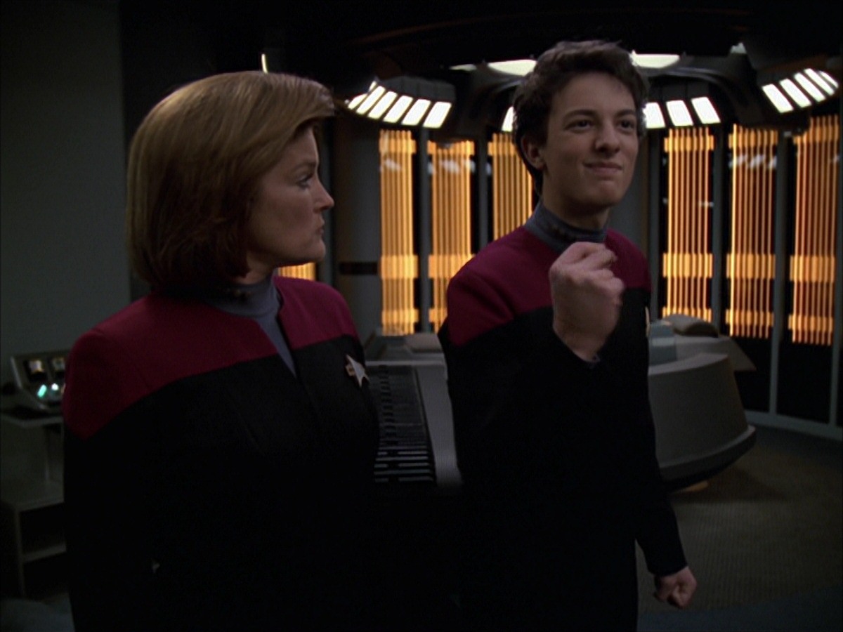 extant_StarTrek_VOY_7x19-Q2_1289.jpg