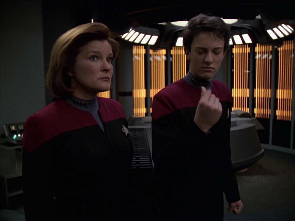 extant_StarTrek_VOY_7x19-Q2_1291.jpg