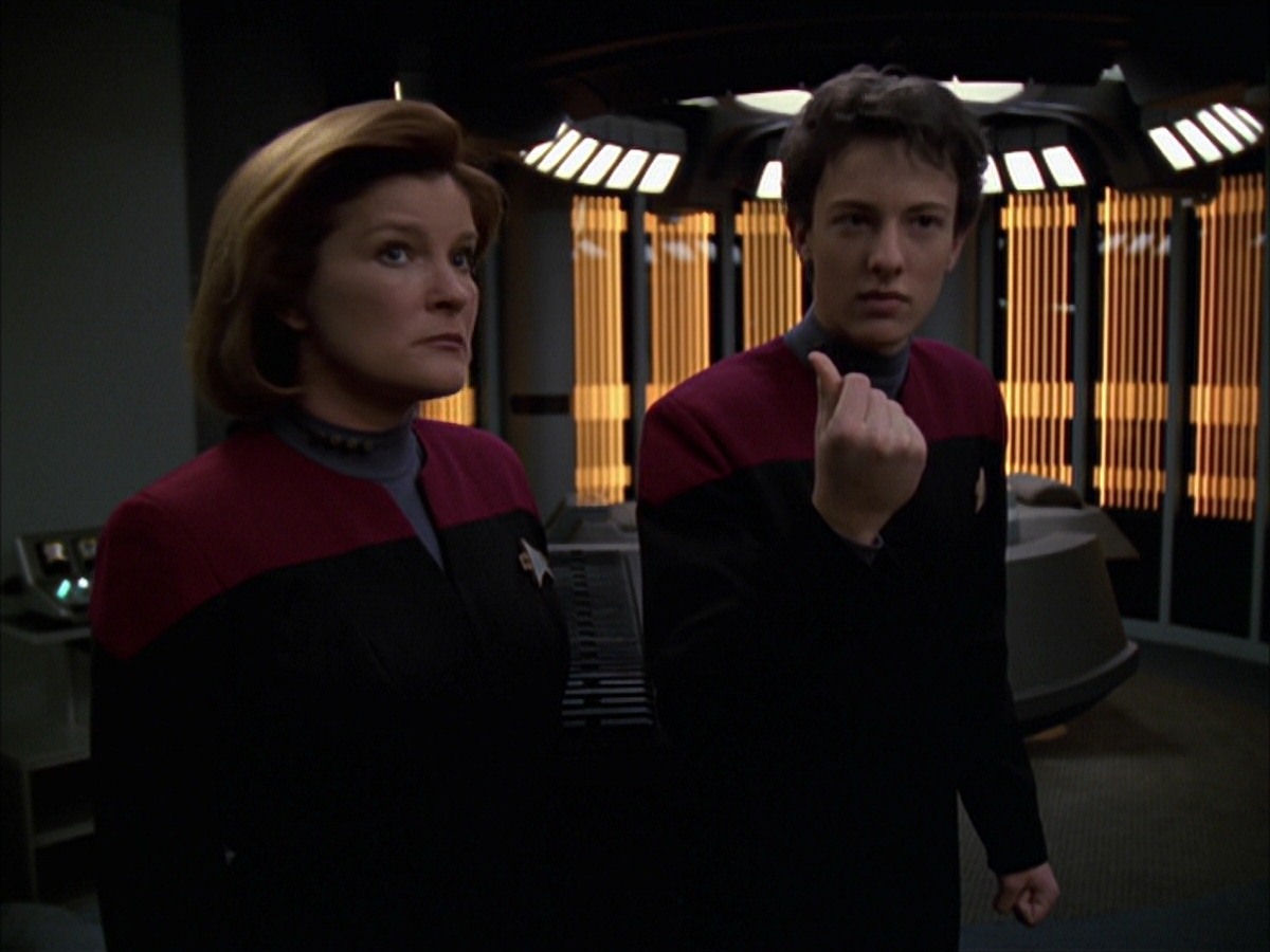 extant_StarTrek_VOY_7x19-Q2_1294.jpg