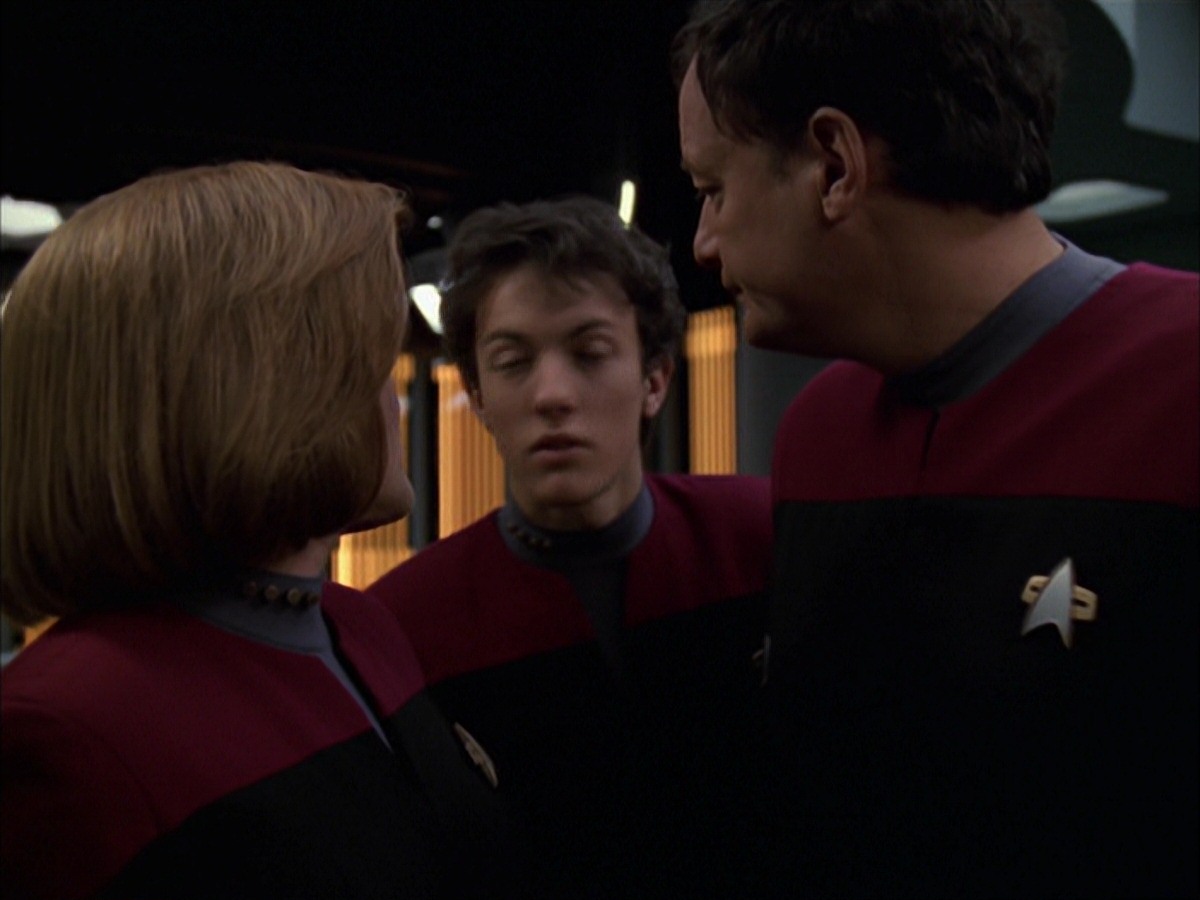 extant_StarTrek_VOY_7x19-Q2_1338.jpg