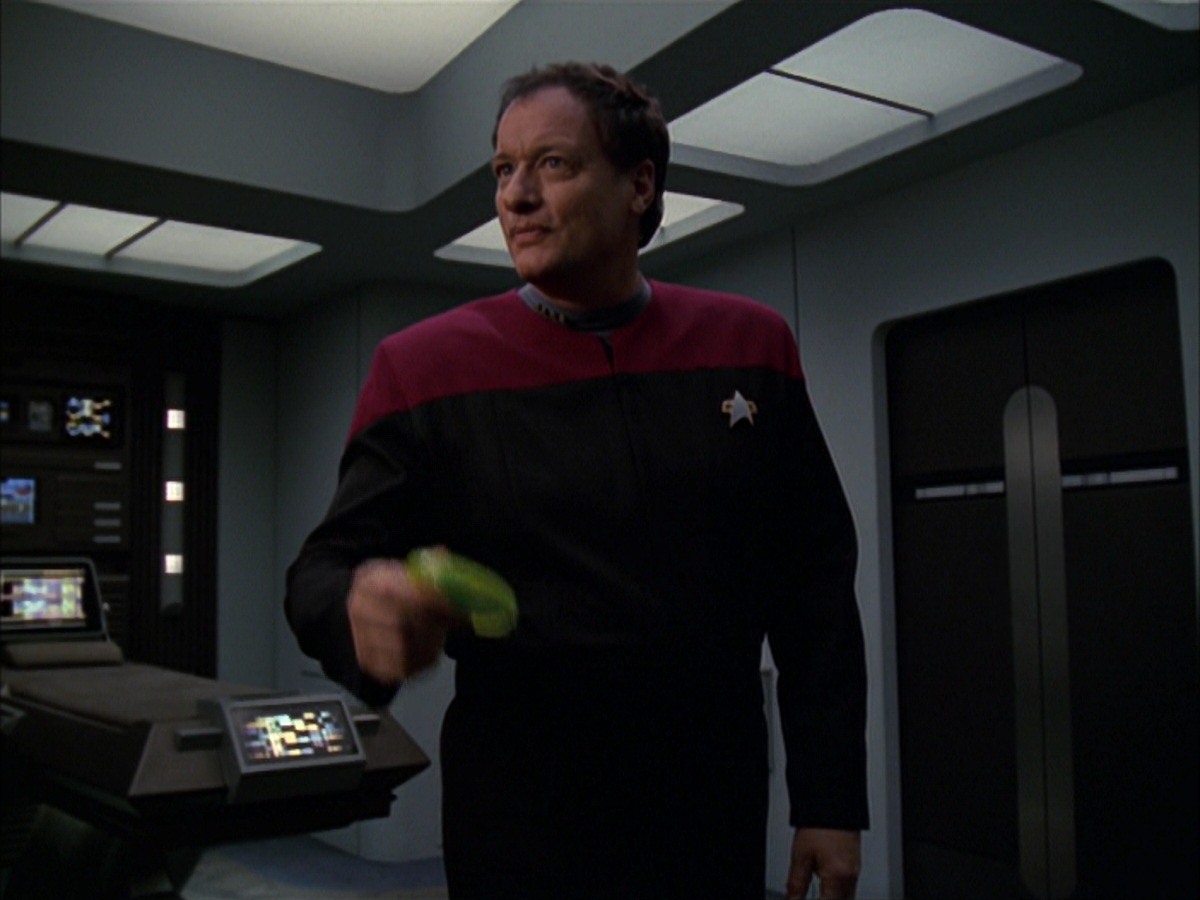 extant_StarTrek_VOY_7x19-Q2_1357.jpg