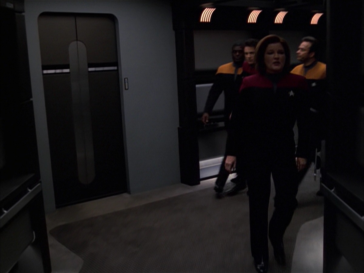 extant_StarTrek_VOY_7x19-Q2_1378.jpg