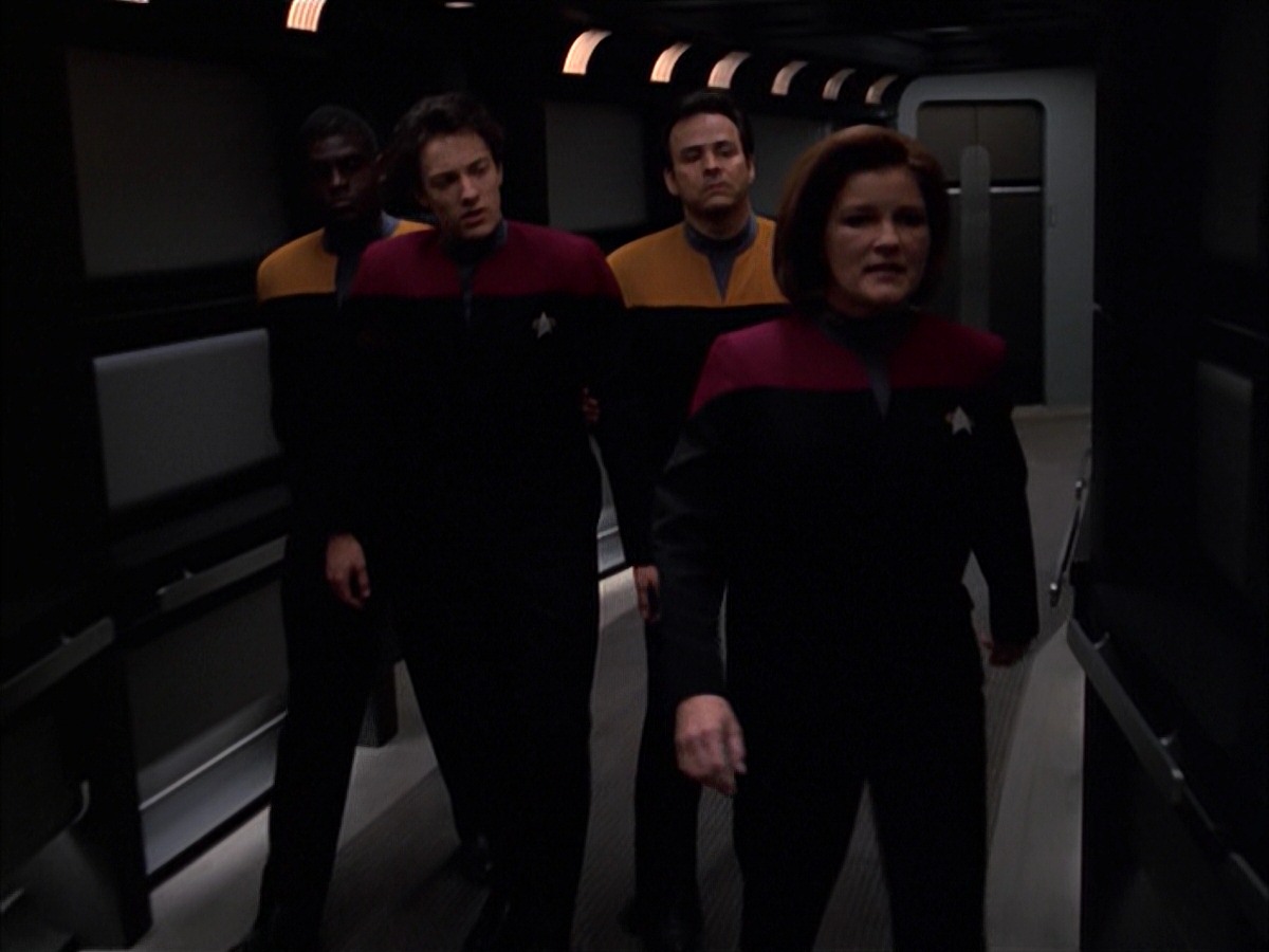 extant_StarTrek_VOY_7x19-Q2_1386.jpg
