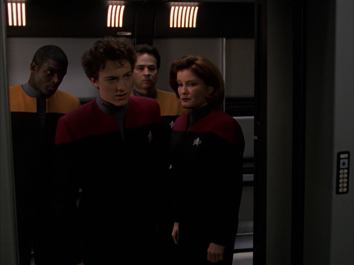 extant_StarTrek_VOY_7x19-Q2_1399.jpg