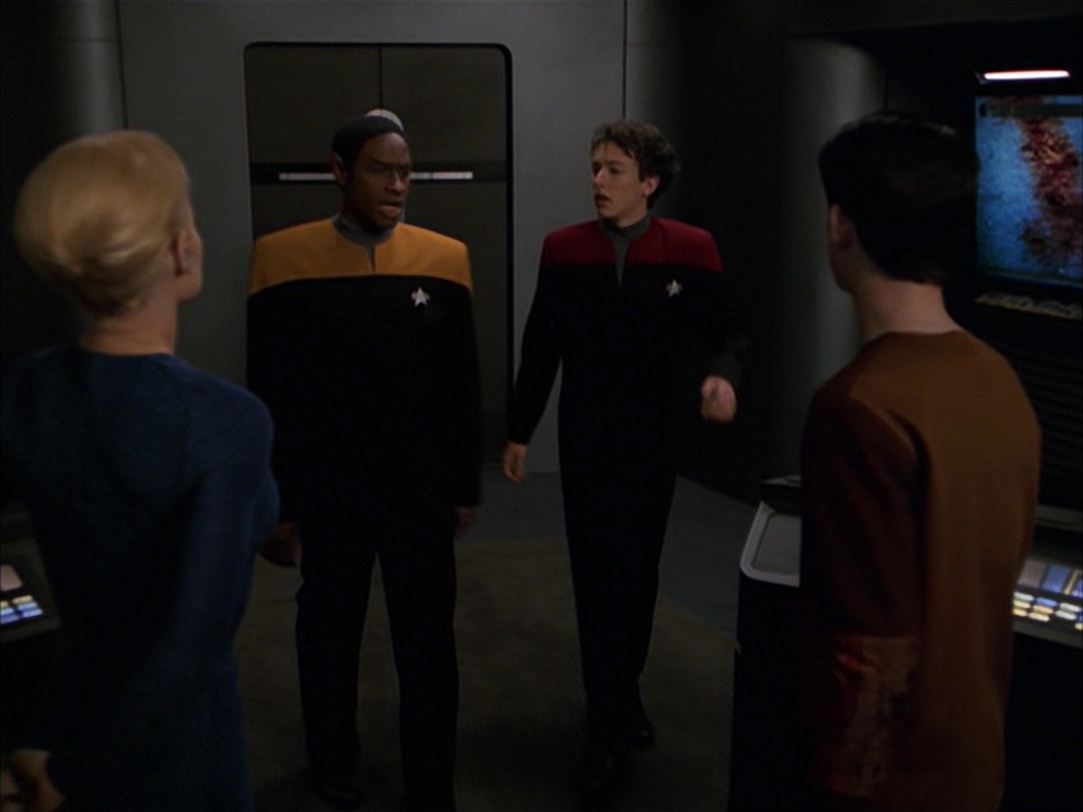 extant_StarTrek_VOY_7x19-Q2_1475.jpg
