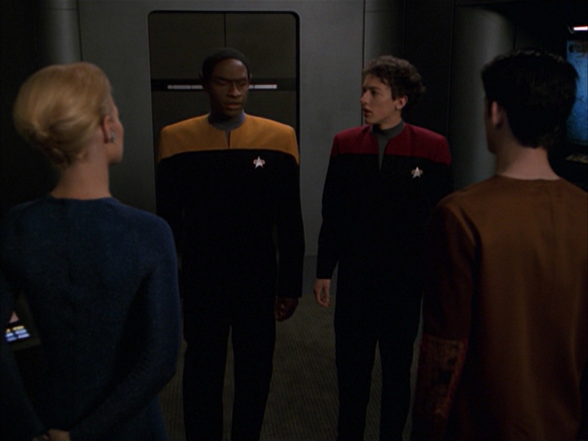extant_StarTrek_VOY_7x19-Q2_1479.jpg