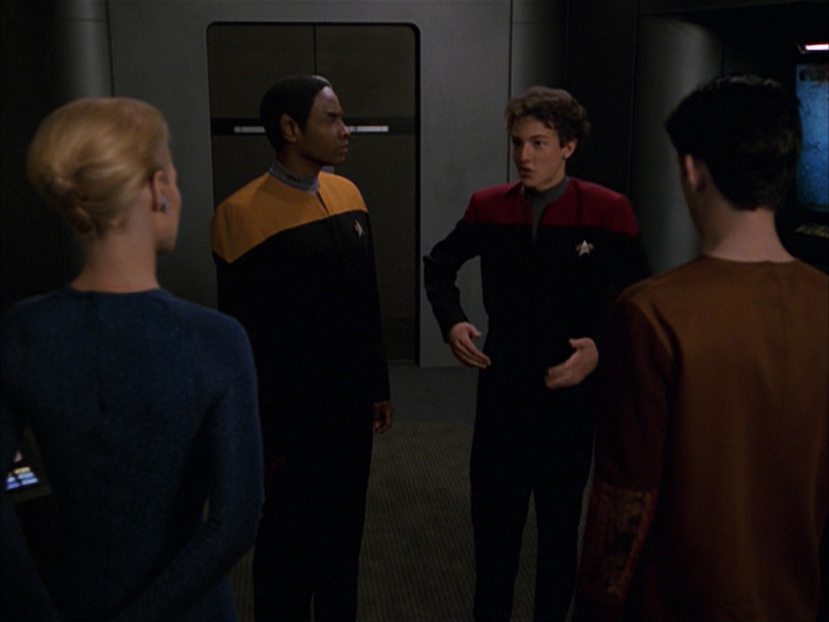 extant_StarTrek_VOY_7x19-Q2_1489.jpg