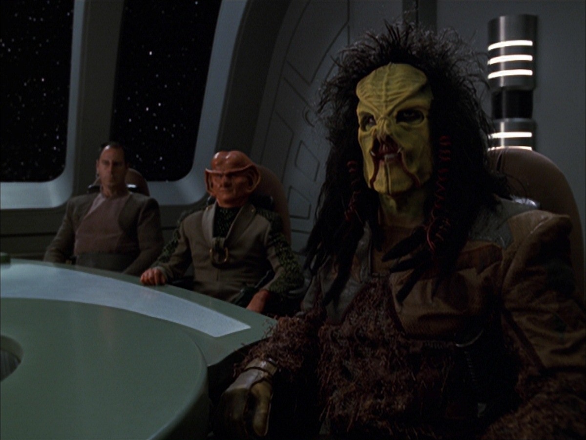 extant_StarTrek_VOY_7x19-Q2_1557.jpg