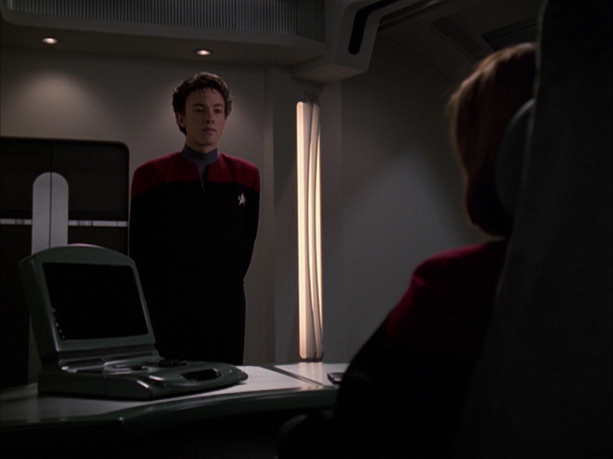 extant_StarTrek_VOY_7x19-Q2_1823.jpg