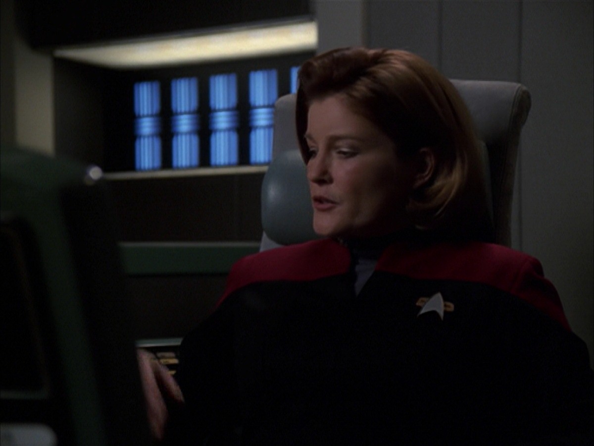 extant_StarTrek_VOY_7x19-Q2_1862.jpg