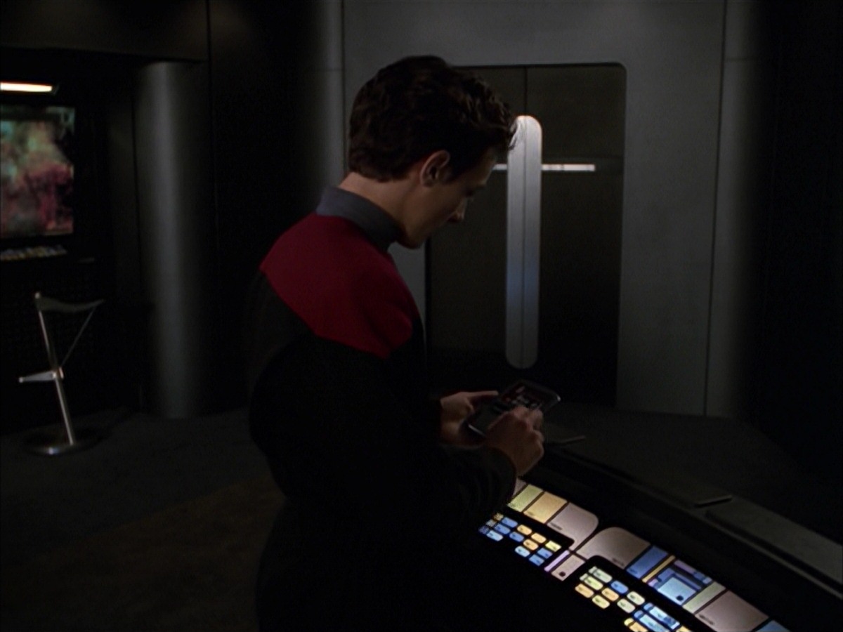 extant_StarTrek_VOY_7x19-Q2_1974.jpg