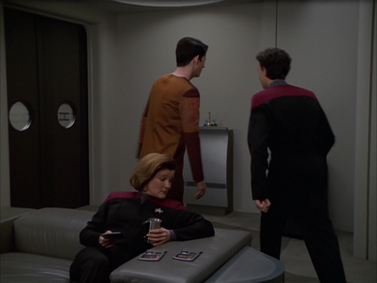 extant_StarTrek_VOY_7x19-Q2_2043.jpg