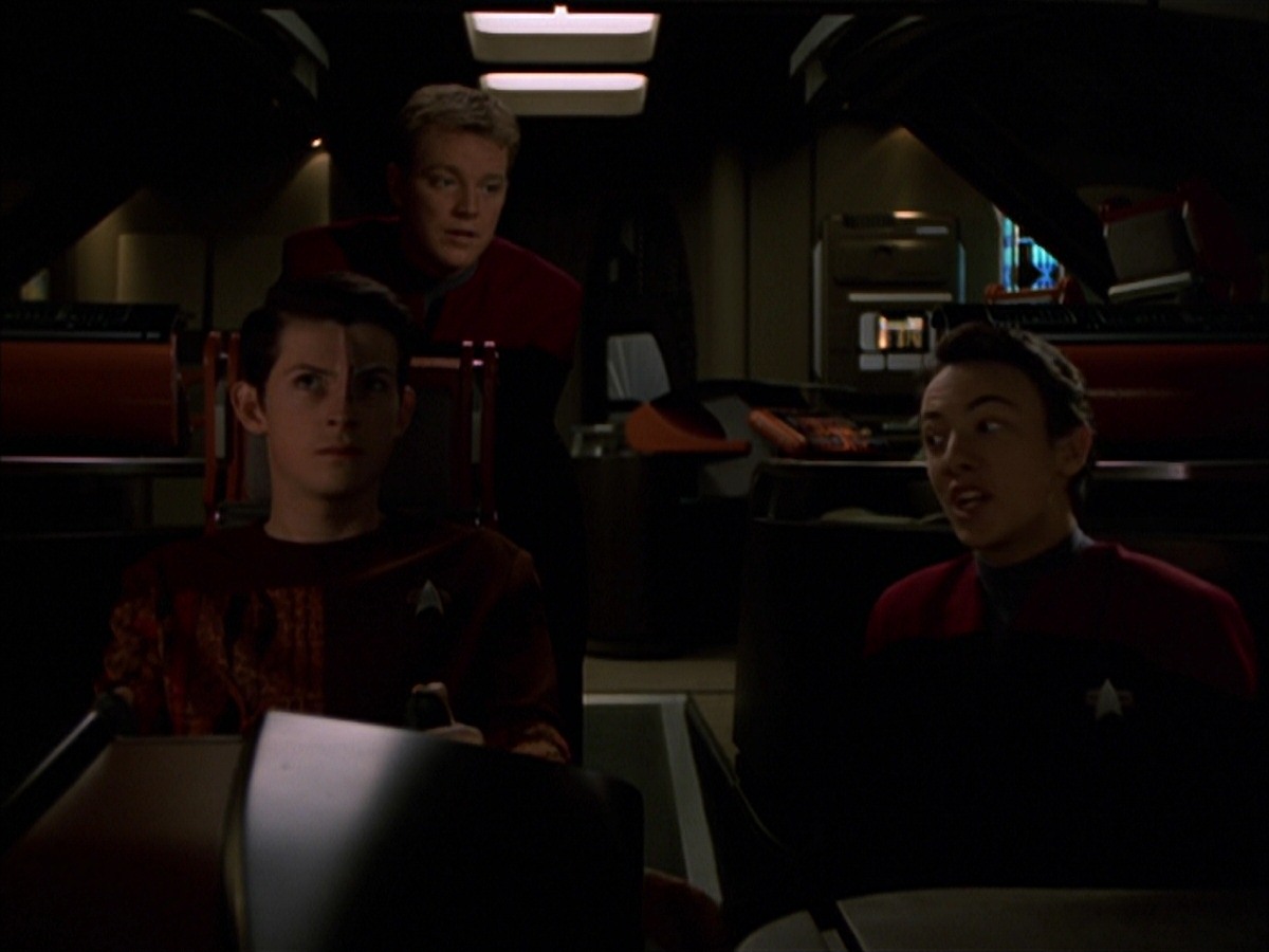 extant_StarTrek_VOY_7x19-Q2_2070.jpg