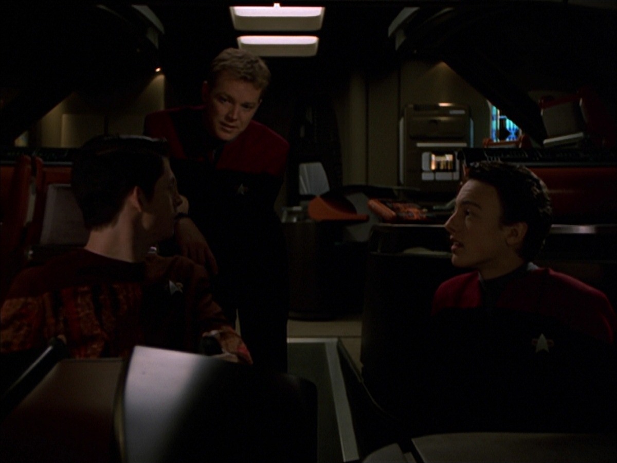 extant_StarTrek_VOY_7x19-Q2_2077.jpg