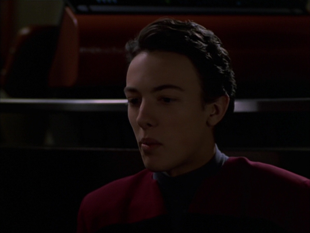 extant_StarTrek_VOY_7x19-Q2_2087.jpg