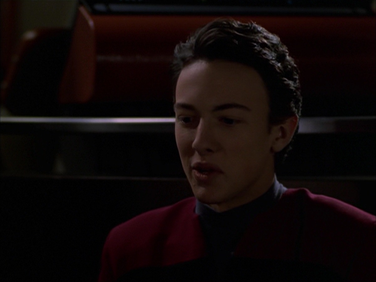 extant_StarTrek_VOY_7x19-Q2_2089.jpg