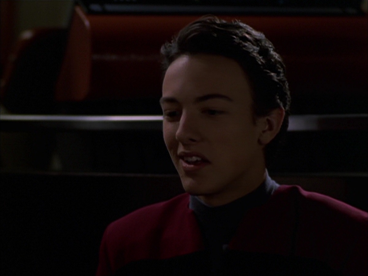 extant_StarTrek_VOY_7x19-Q2_2090.jpg