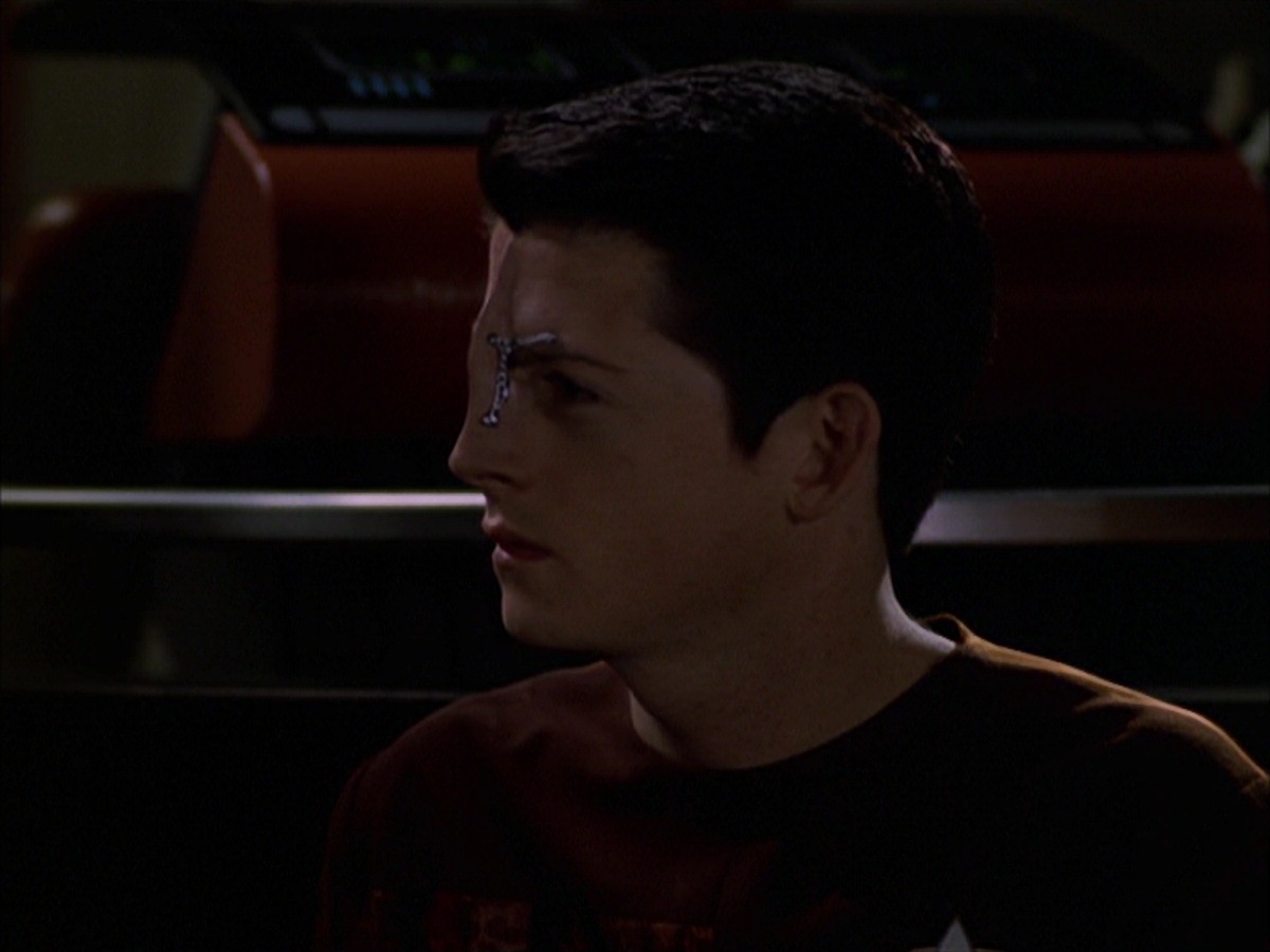 extant_StarTrek_VOY_7x19-Q2_2129.jpg
