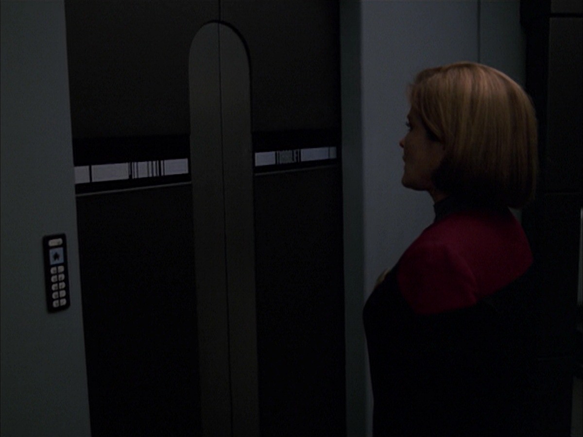 extant_StarTrek_VOY_7x19-Q2_2153.jpg