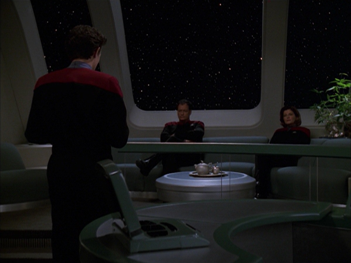 extant_StarTrek_VOY_7x19-Q2_2210.jpg