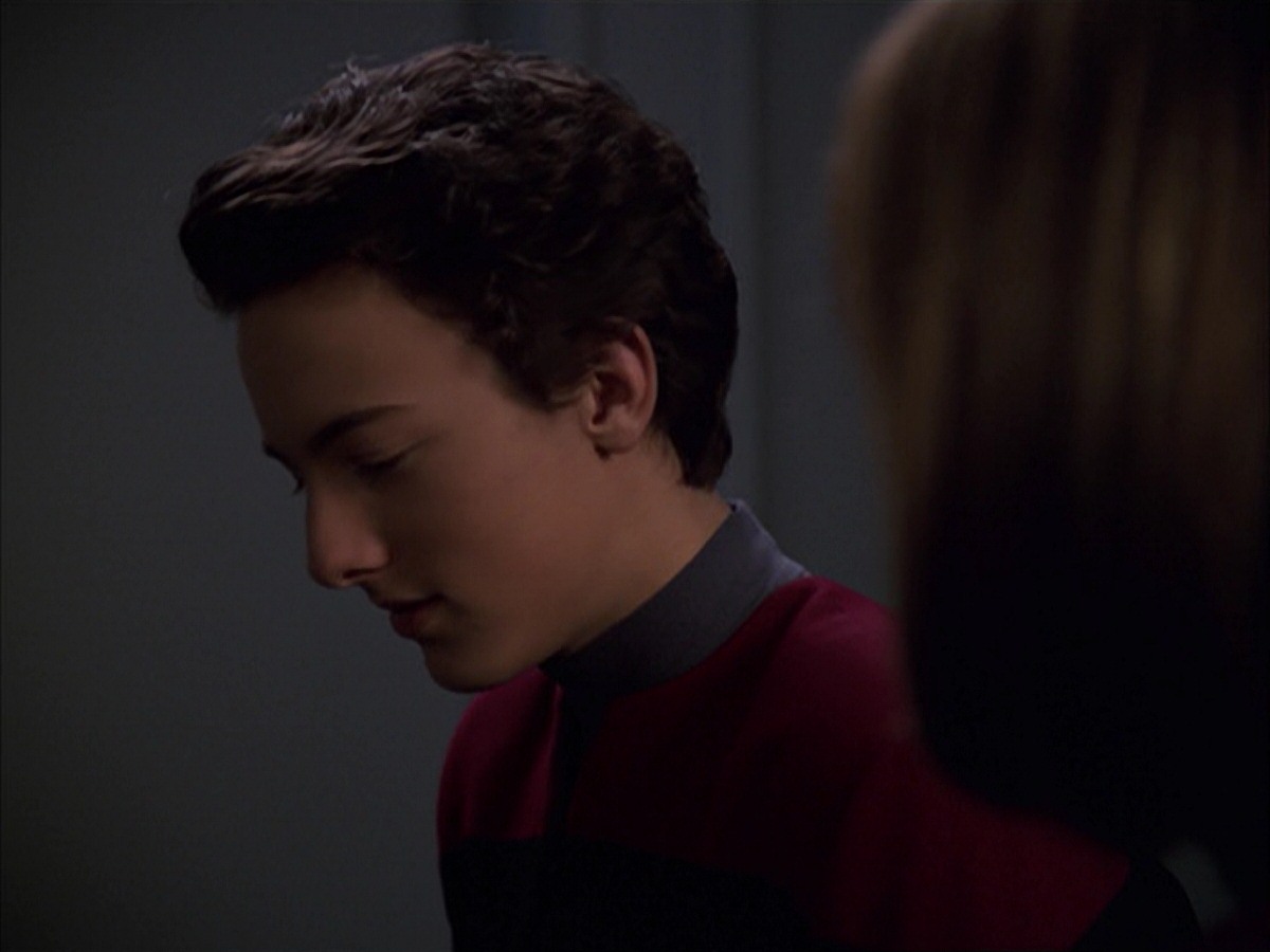 extant_StarTrek_VOY_7x19-Q2_2392.jpg