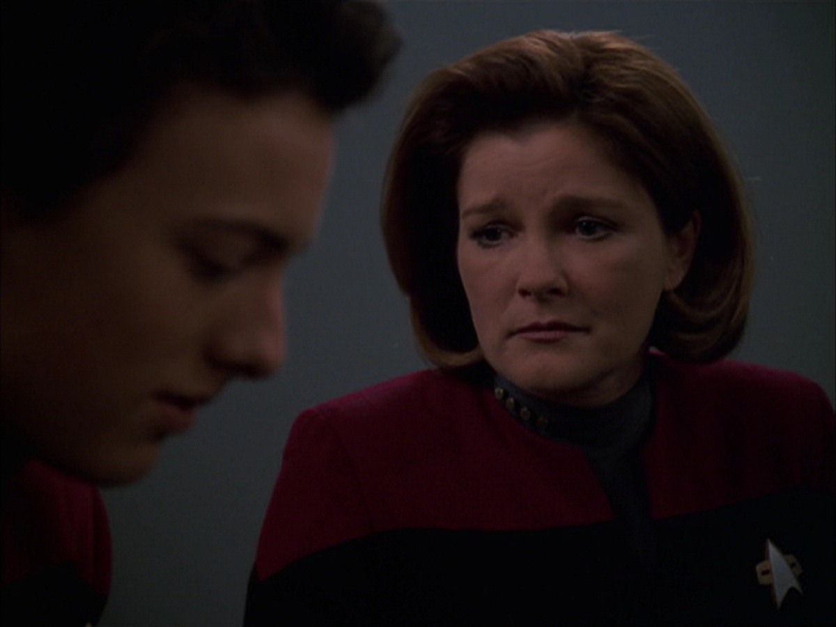 extant_StarTrek_VOY_7x19-Q2_2464.jpg