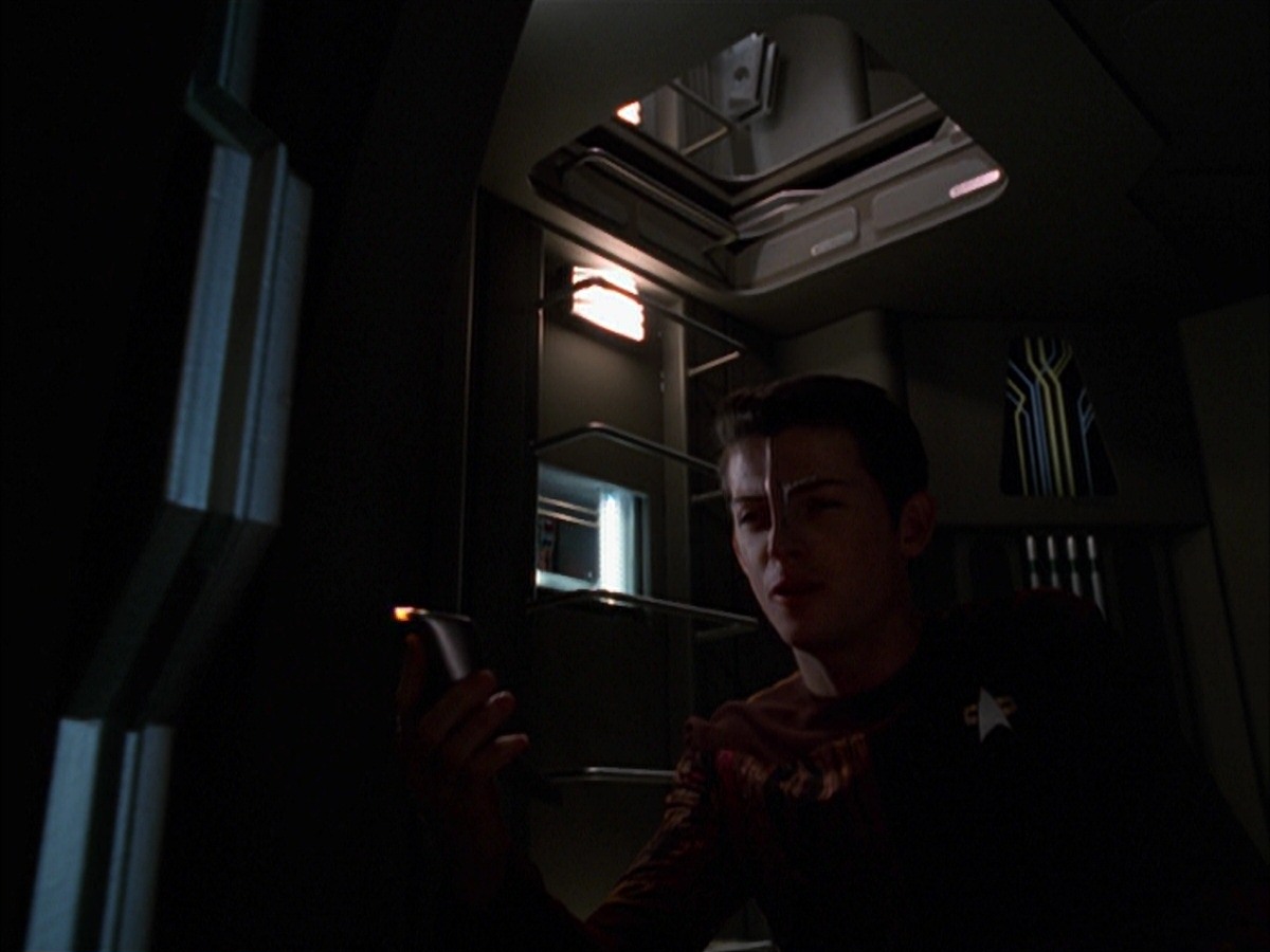 extant_StarTrek_VOY_7x19-Q2_2480.jpg