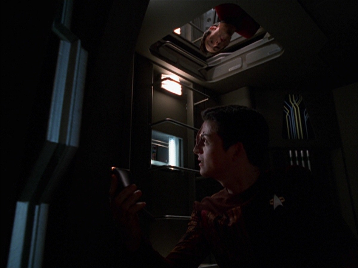 extant_StarTrek_VOY_7x19-Q2_2484.jpg