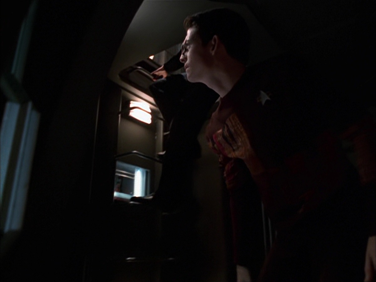 extant_StarTrek_VOY_7x19-Q2_2490.jpg