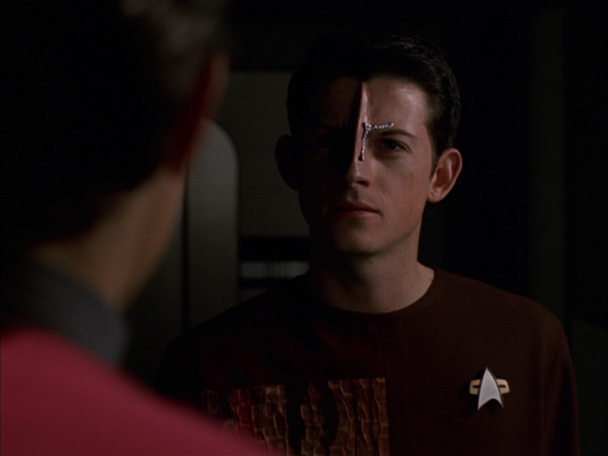 extant_StarTrek_VOY_7x19-Q2_2514.jpg