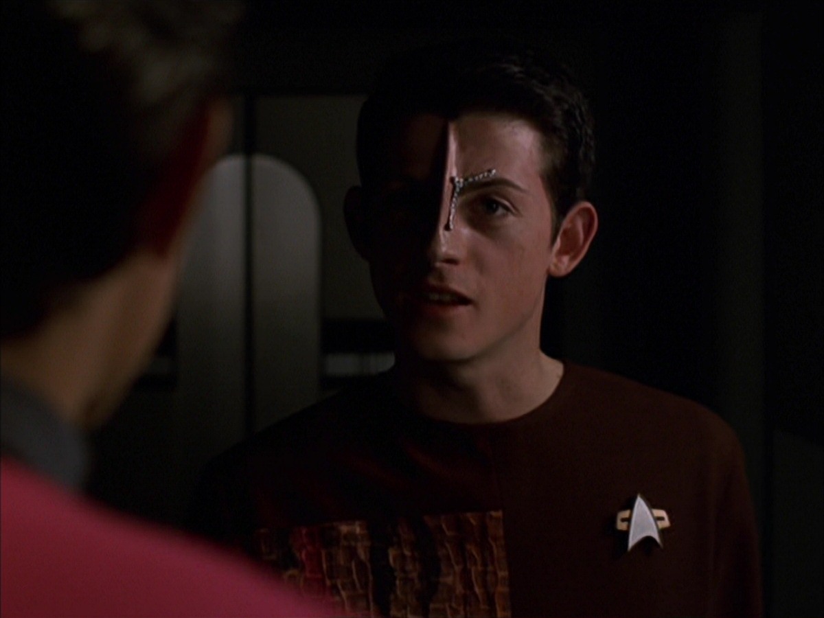 extant_StarTrek_VOY_7x19-Q2_2523.jpg