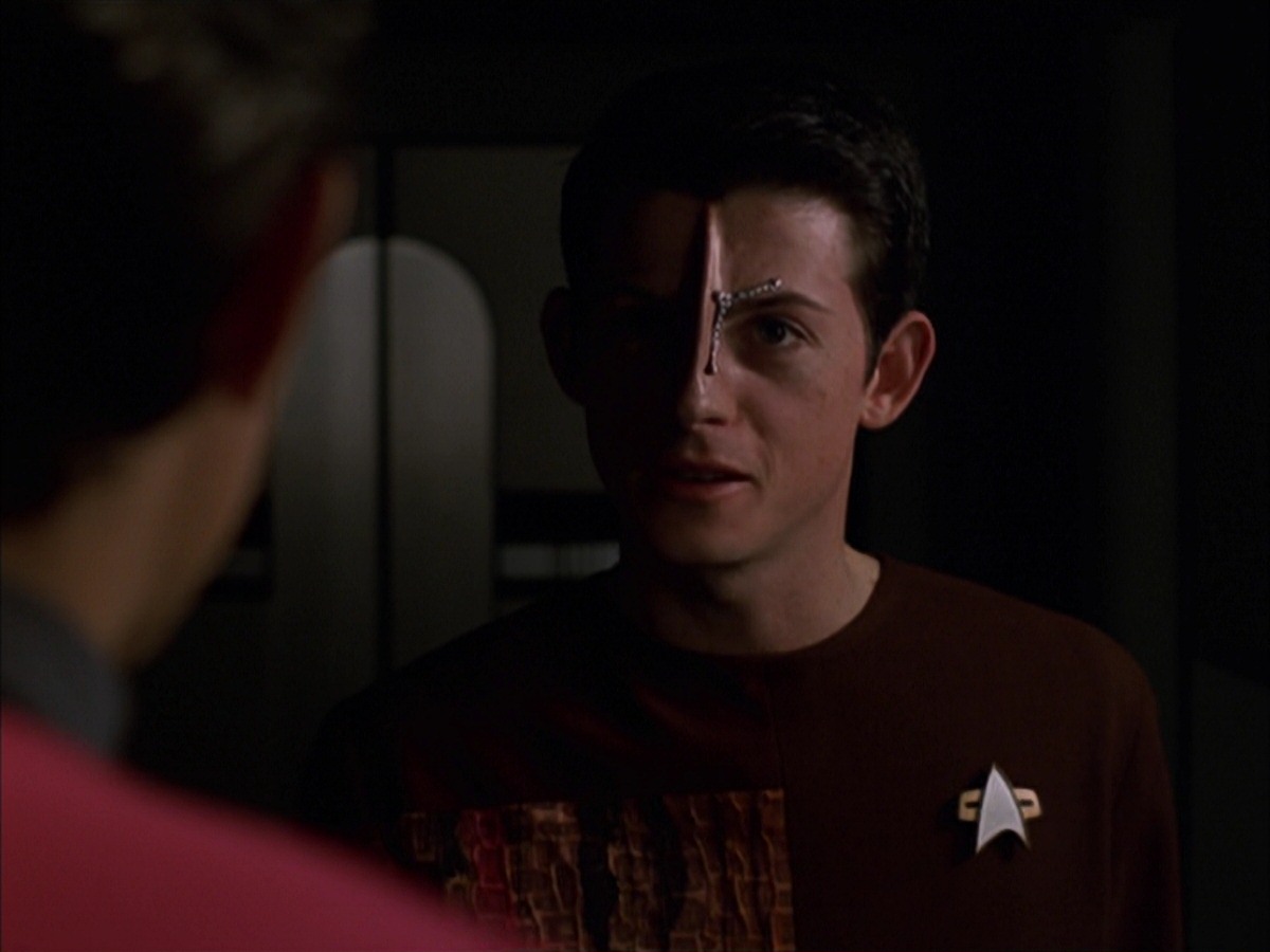 extant_StarTrek_VOY_7x19-Q2_2526.jpg