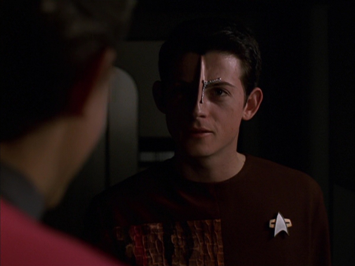 extant_StarTrek_VOY_7x19-Q2_2528.jpg