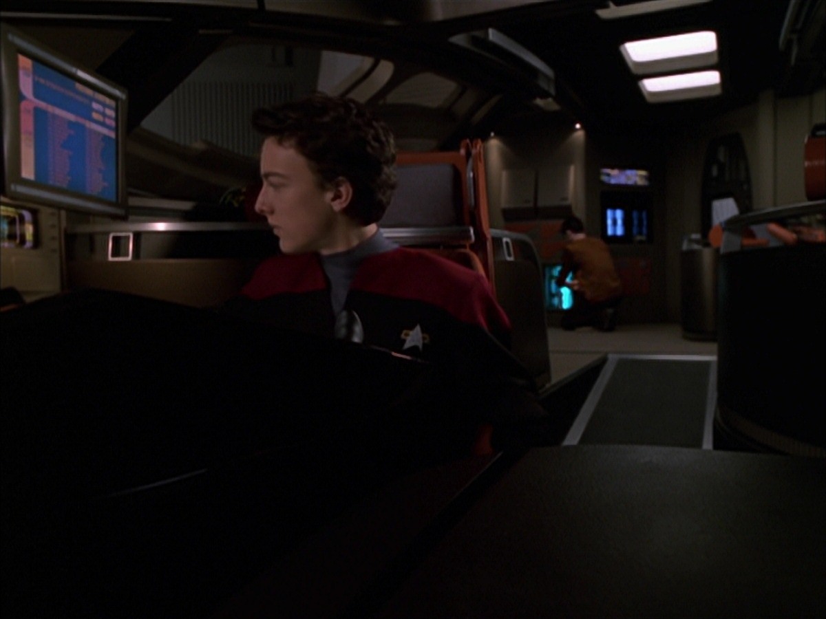extant_StarTrek_VOY_7x19-Q2_2545.jpg