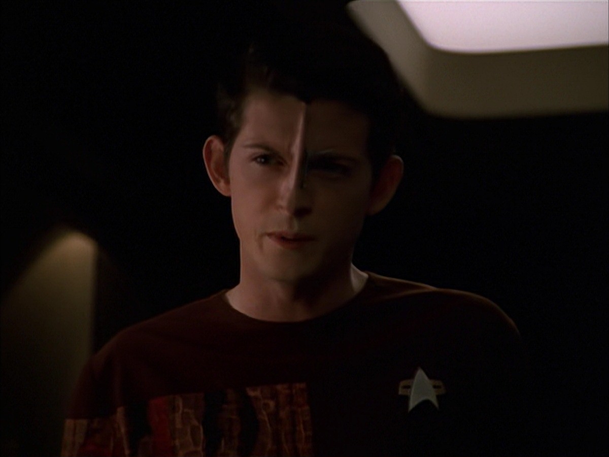 extant_StarTrek_VOY_7x19-Q2_2655.jpg