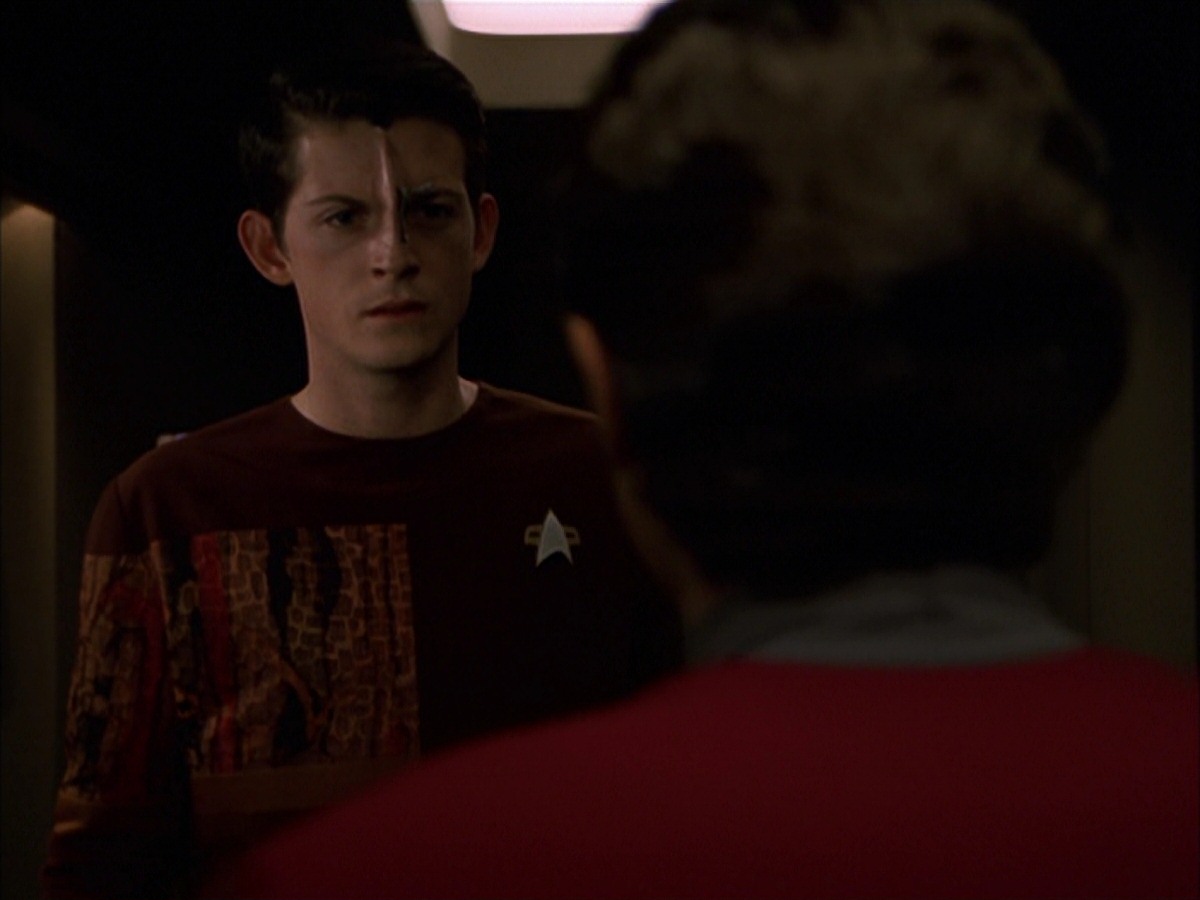 extant_StarTrek_VOY_7x19-Q2_2728.jpg